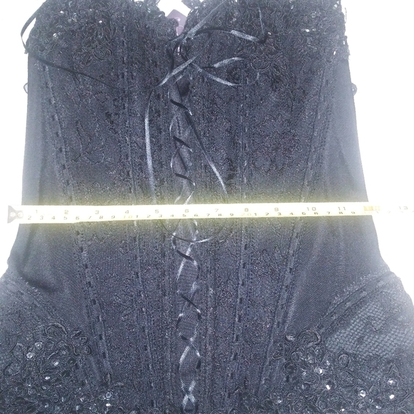 Corset - Picture 5 of 6